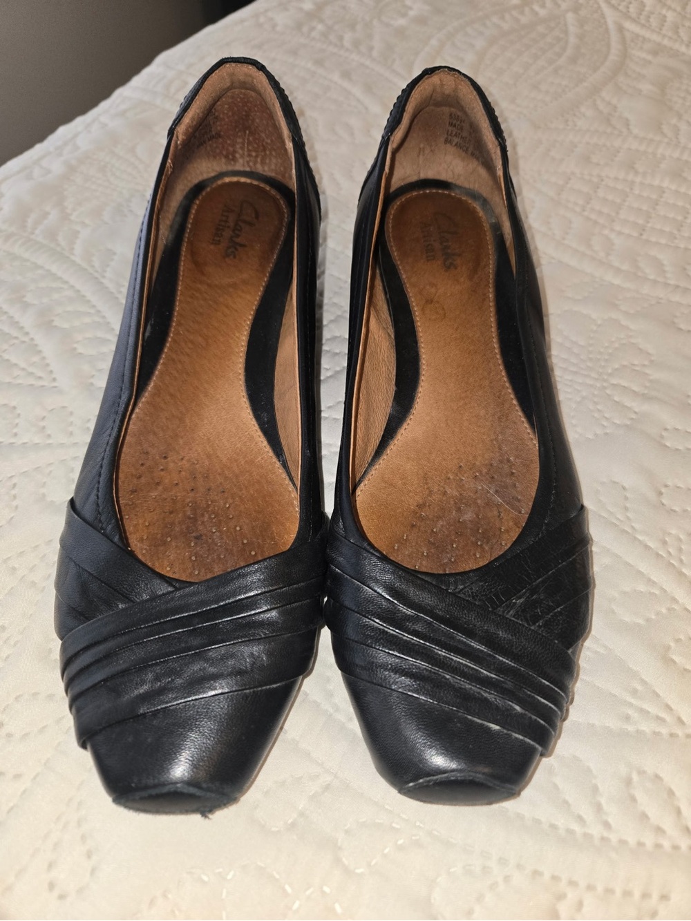 Clarks Black Leather Wrapped Toe Ballet Flats